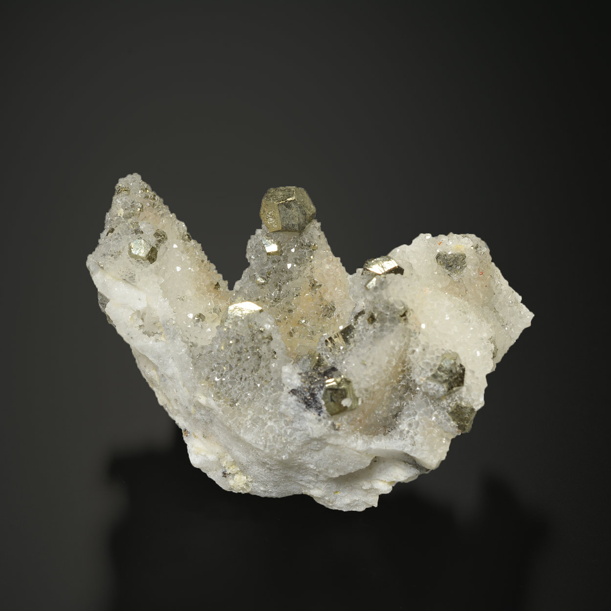 Pseudomorphose : Quartz Et Pyrite Après Calcite
