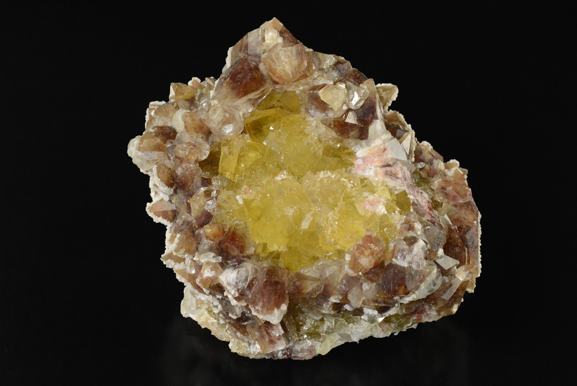 Fluorine Jaune Sur Calcite